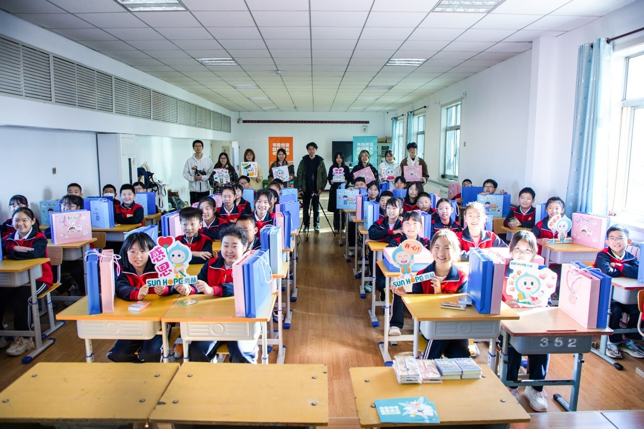 天津高校大学生记者走进尚赫公益小学开展“书香悦读，筑梦成长”活动